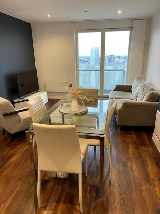Lovely 2-Bedroom Condo With Balcony Manchester Extérieur photo